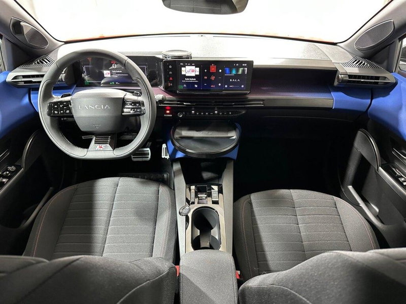 Lancia Ypsilon nuova a Sondrio (12)