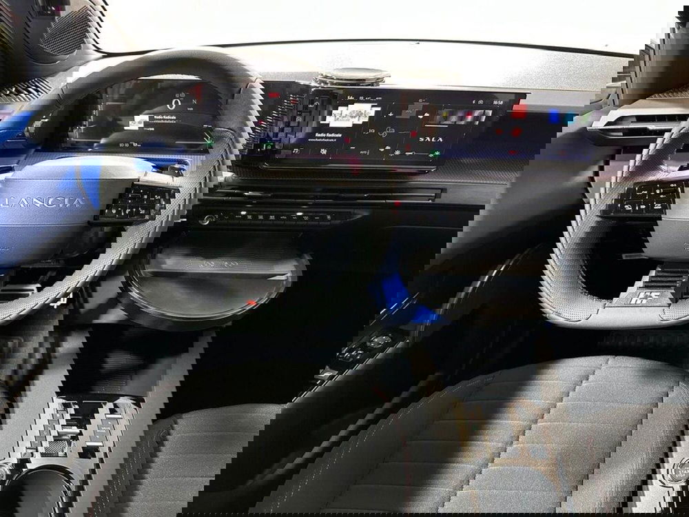 Lancia Ypsilon nuova a Sondrio (13)