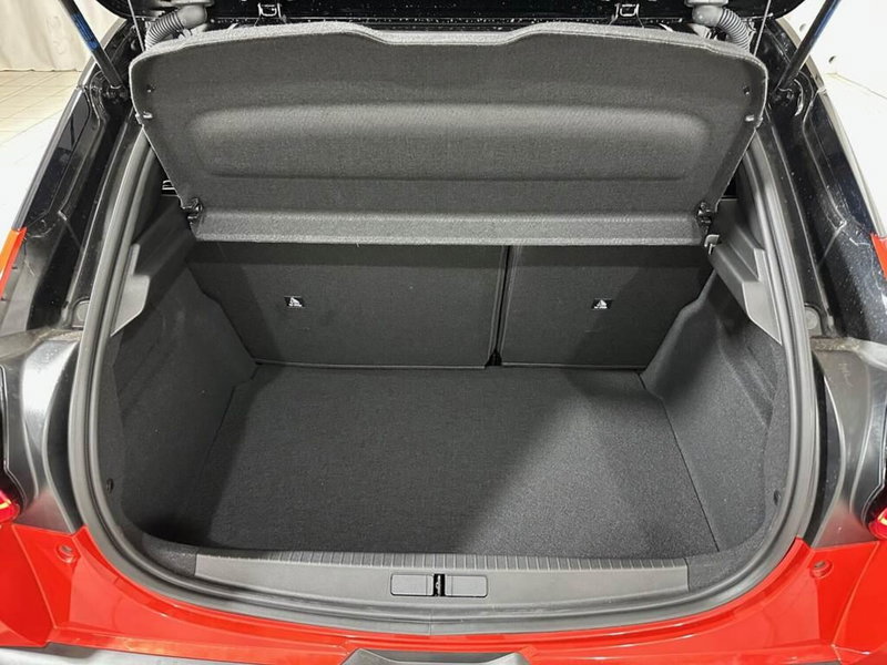 Lancia Ypsilon nuova a Sondrio (15)