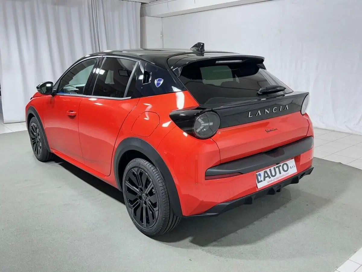 Lancia Ypsilon nuova a Sondrio (3)