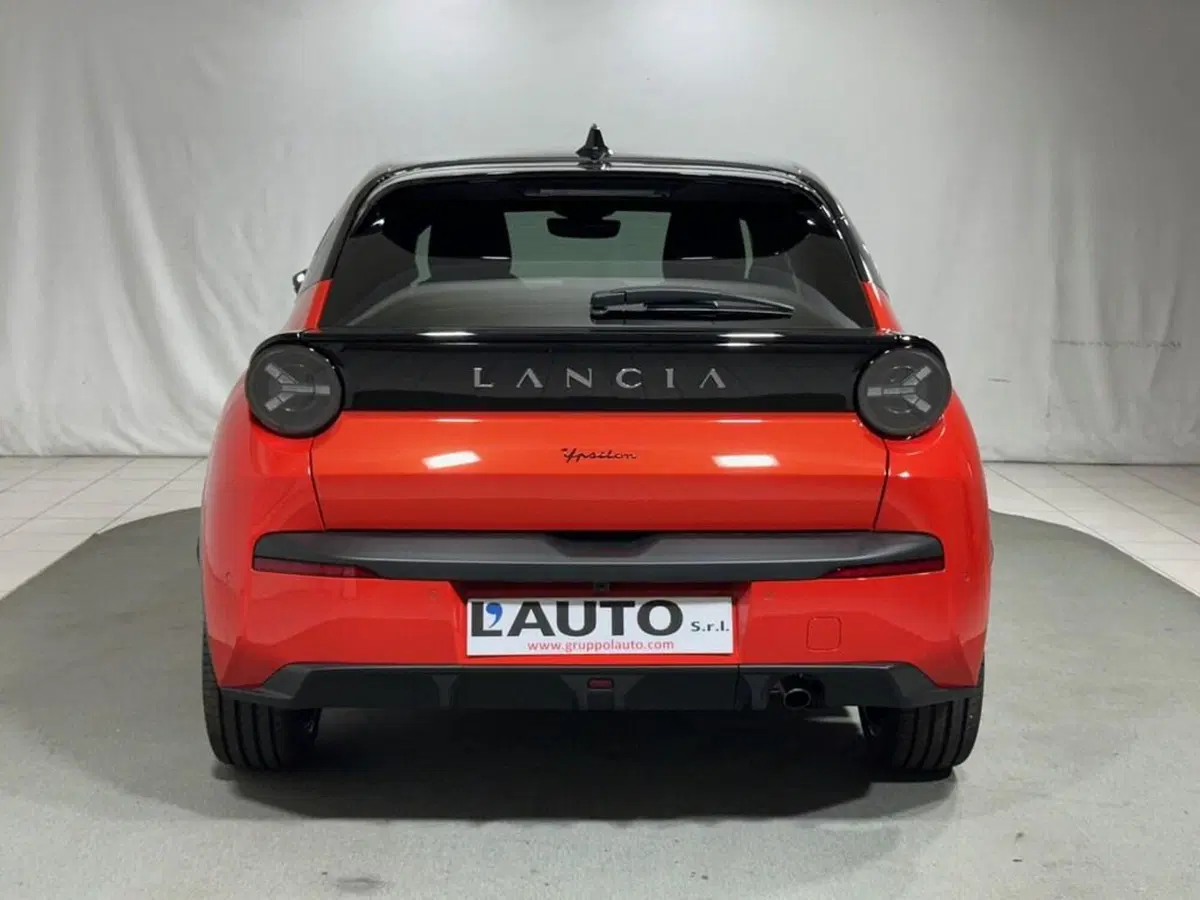 Lancia Ypsilon nuova a Sondrio (4)