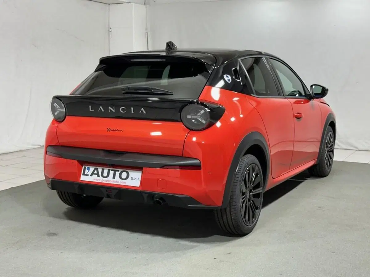 Lancia Ypsilon nuova a Sondrio (5)