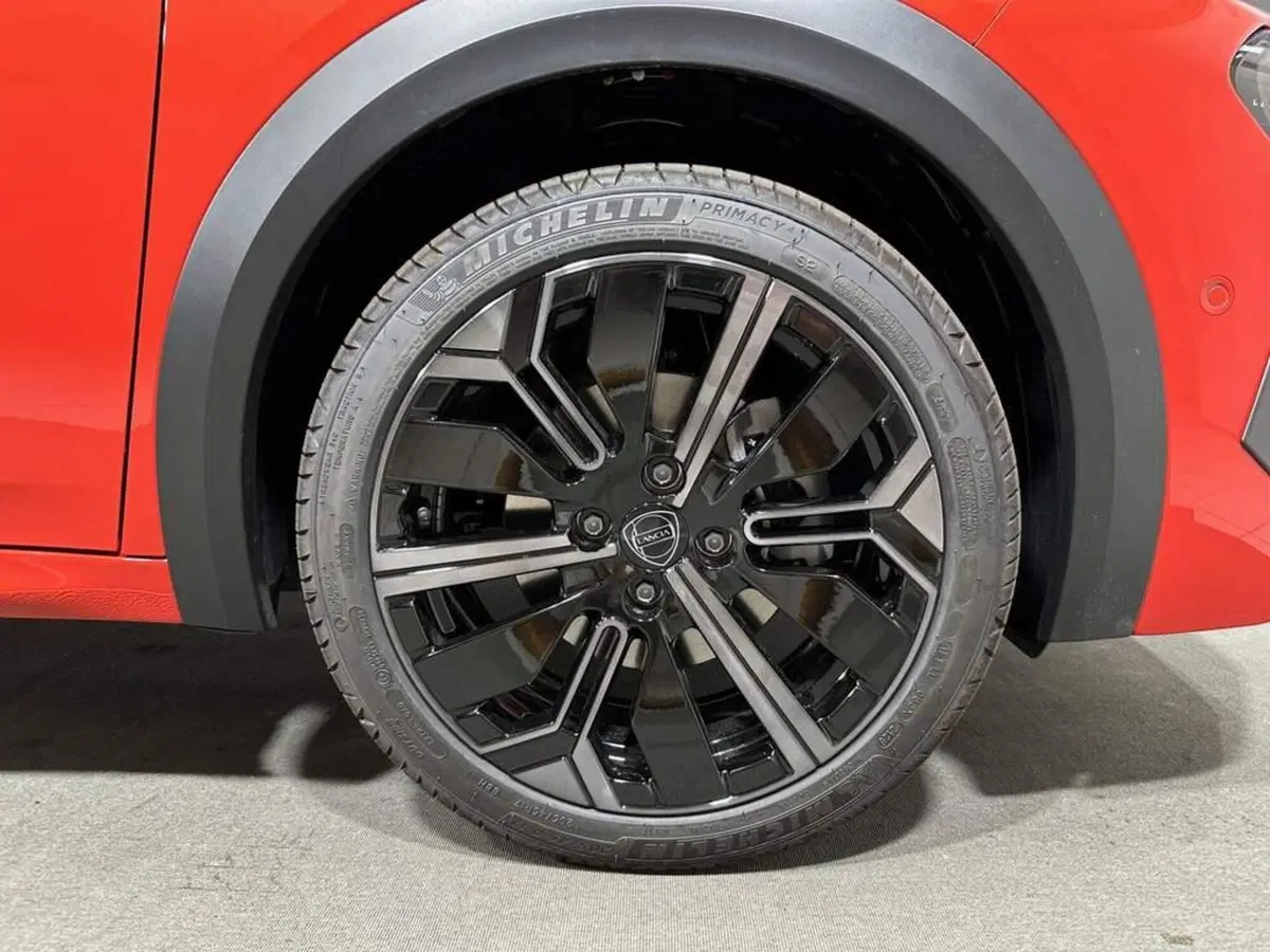 Lancia Ypsilon nuova a Sondrio (9)