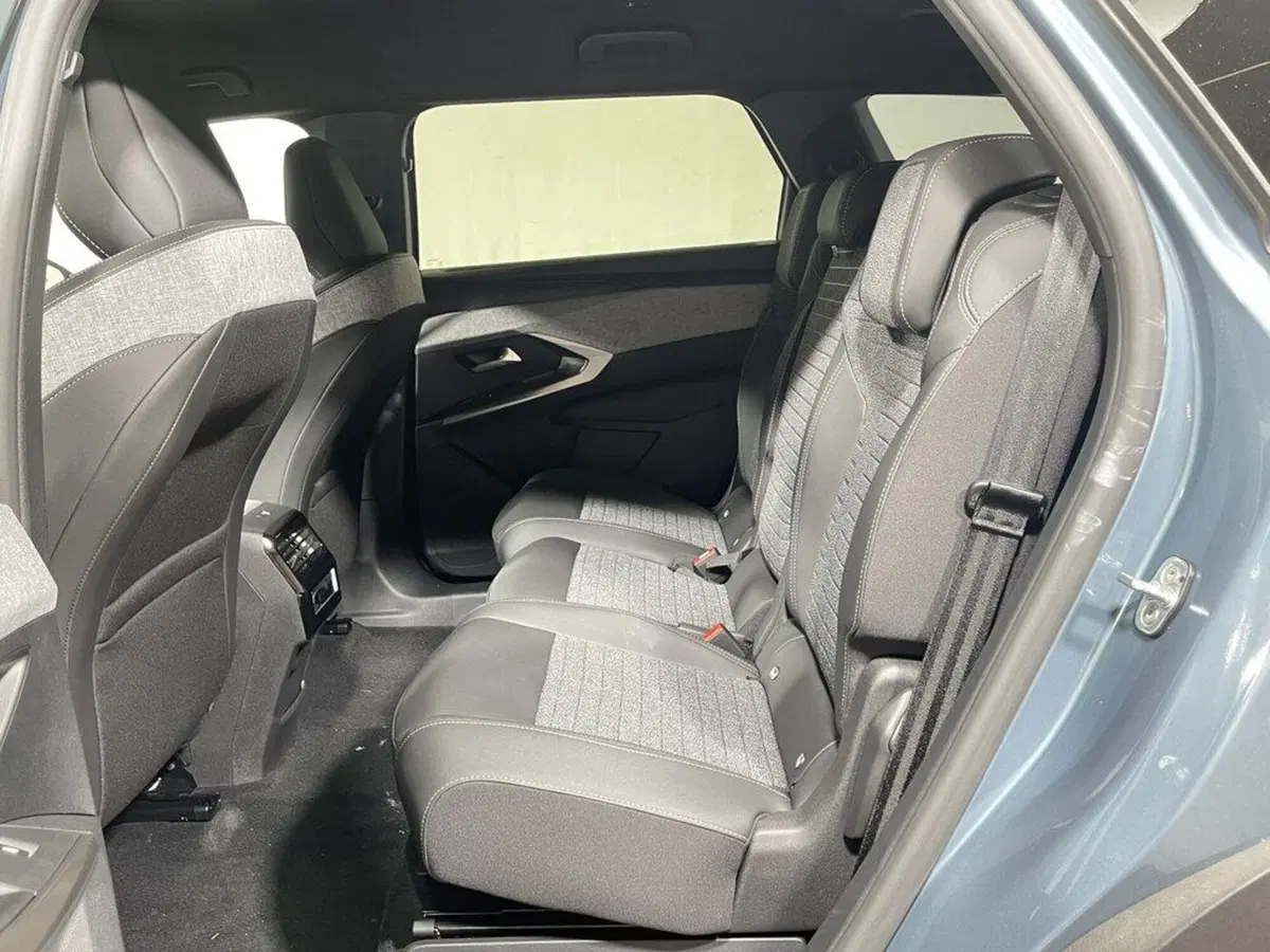 Peugeot 5008 nuova a Sondrio (11)
