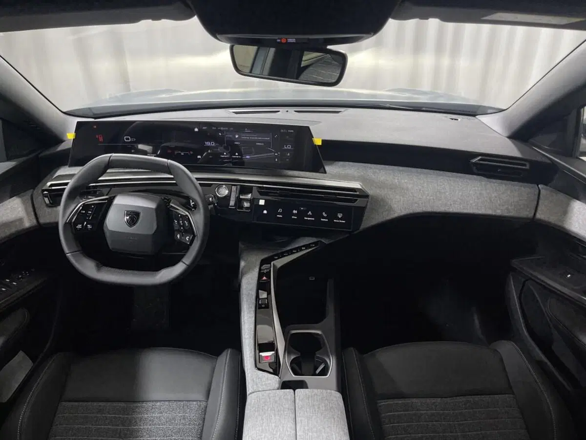 Peugeot 5008 nuova a Sondrio (12)