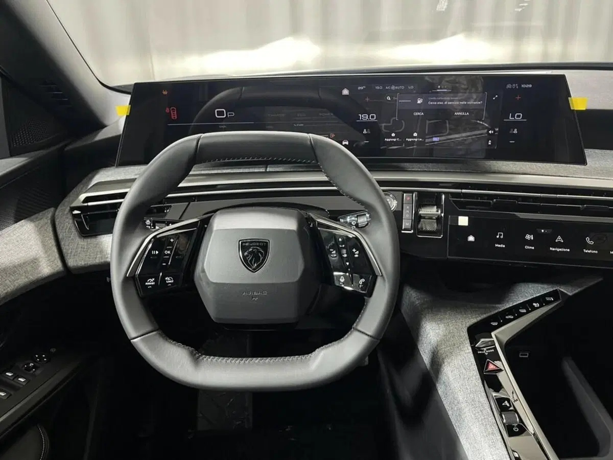 Peugeot 5008 nuova a Sondrio (14)