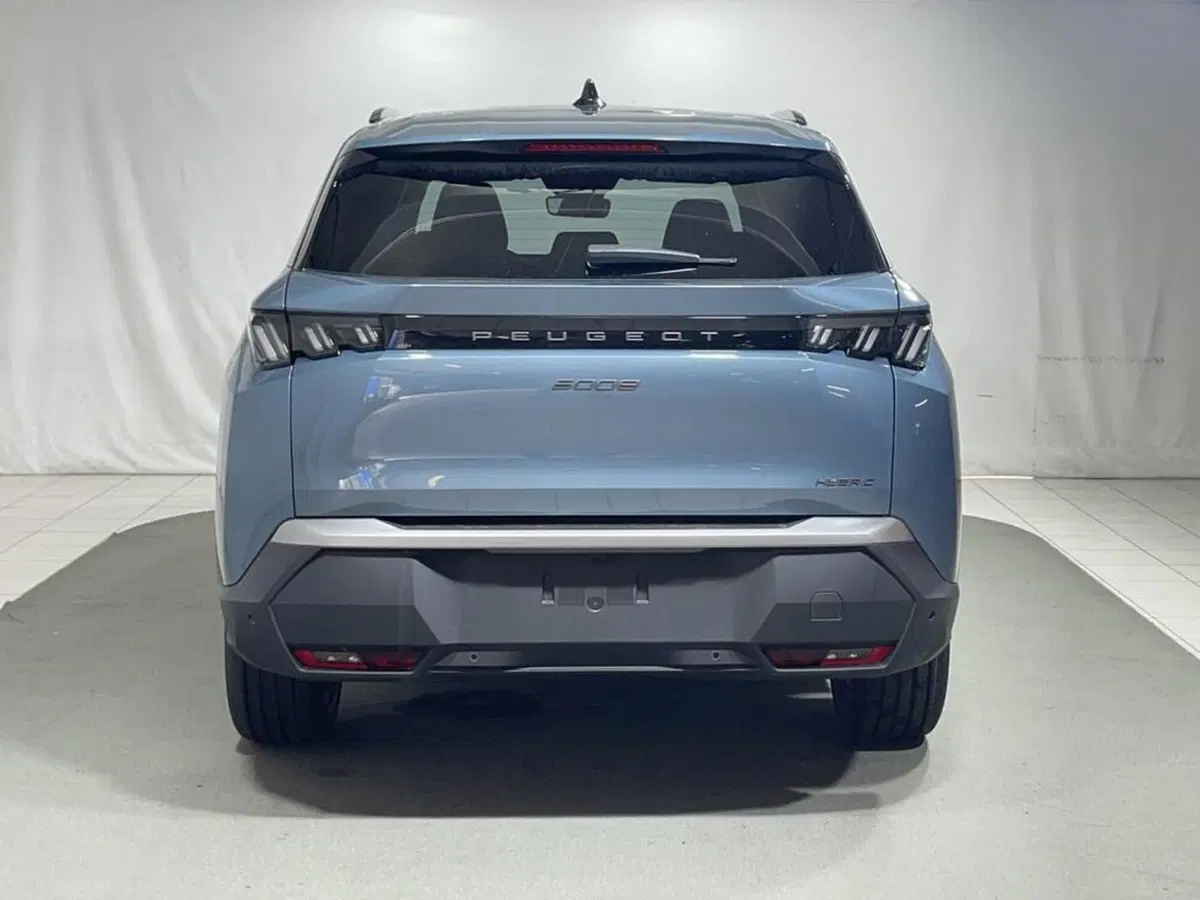 Peugeot 5008 nuova a Sondrio (4)