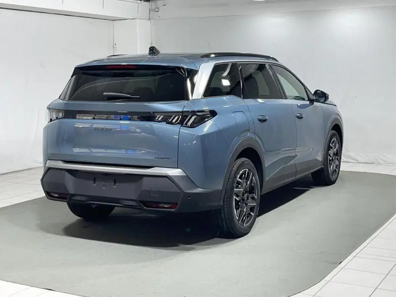 Peugeot 5008 nuova a Sondrio (5)