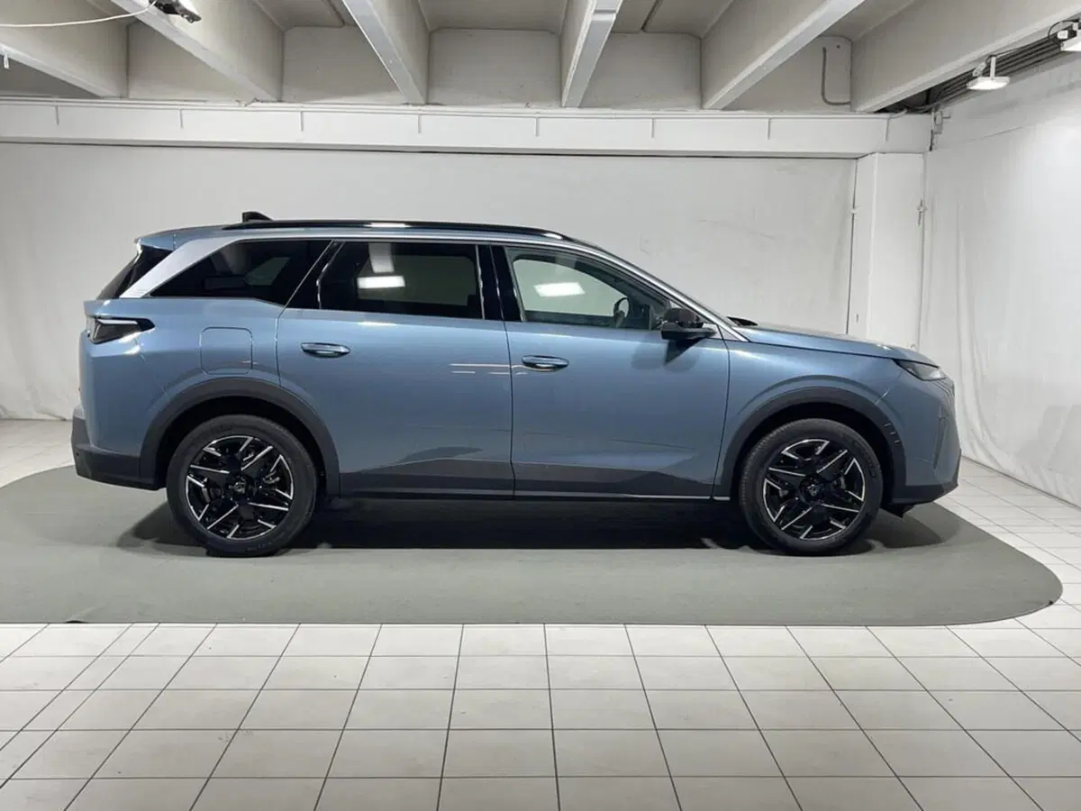 Peugeot 5008 nuova a Sondrio (6)