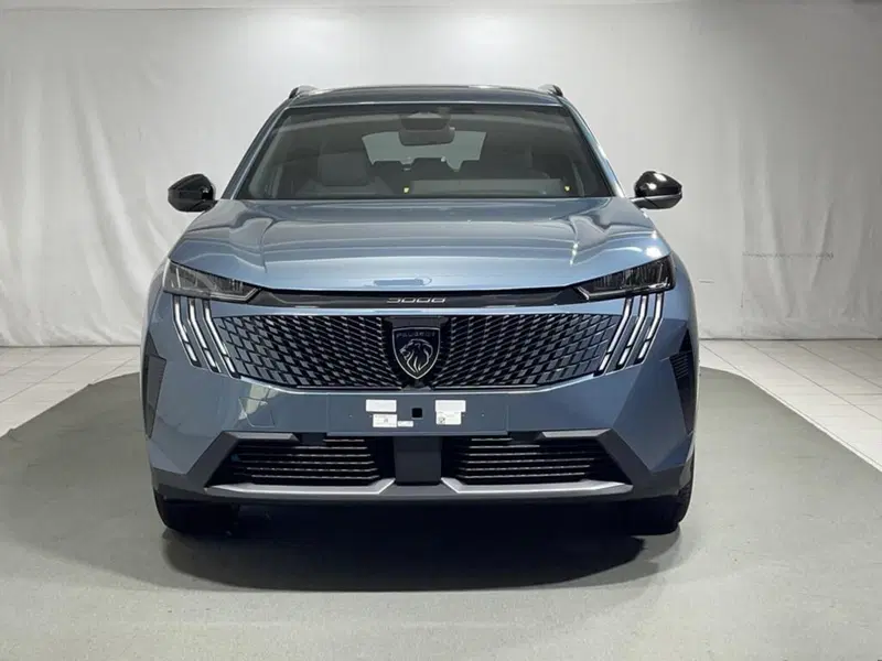 Peugeot 5008 nuova a Sondrio (8)