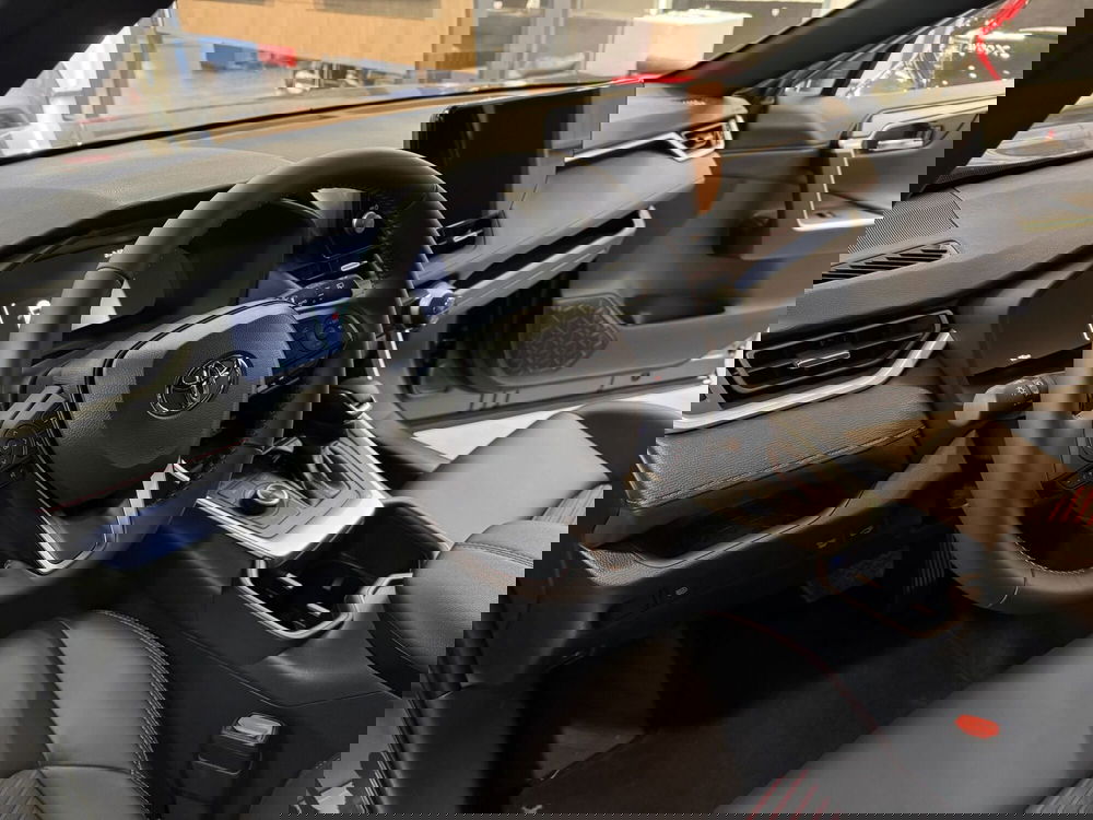 Toyota Rav4 nuova a Como (8)