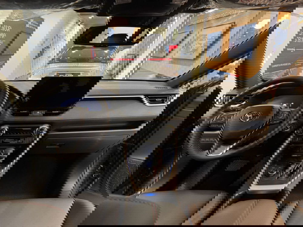 Toyota Rav4 nuova a Como (9)