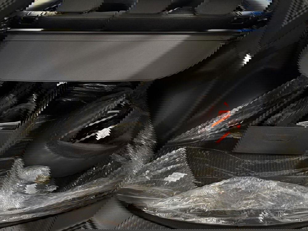 Toyota bZ4X nuova a Como (11)