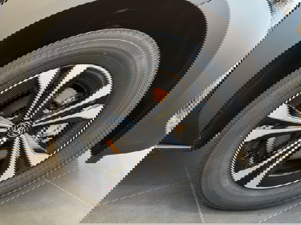 Toyota bZ4X nuova a Como (13)