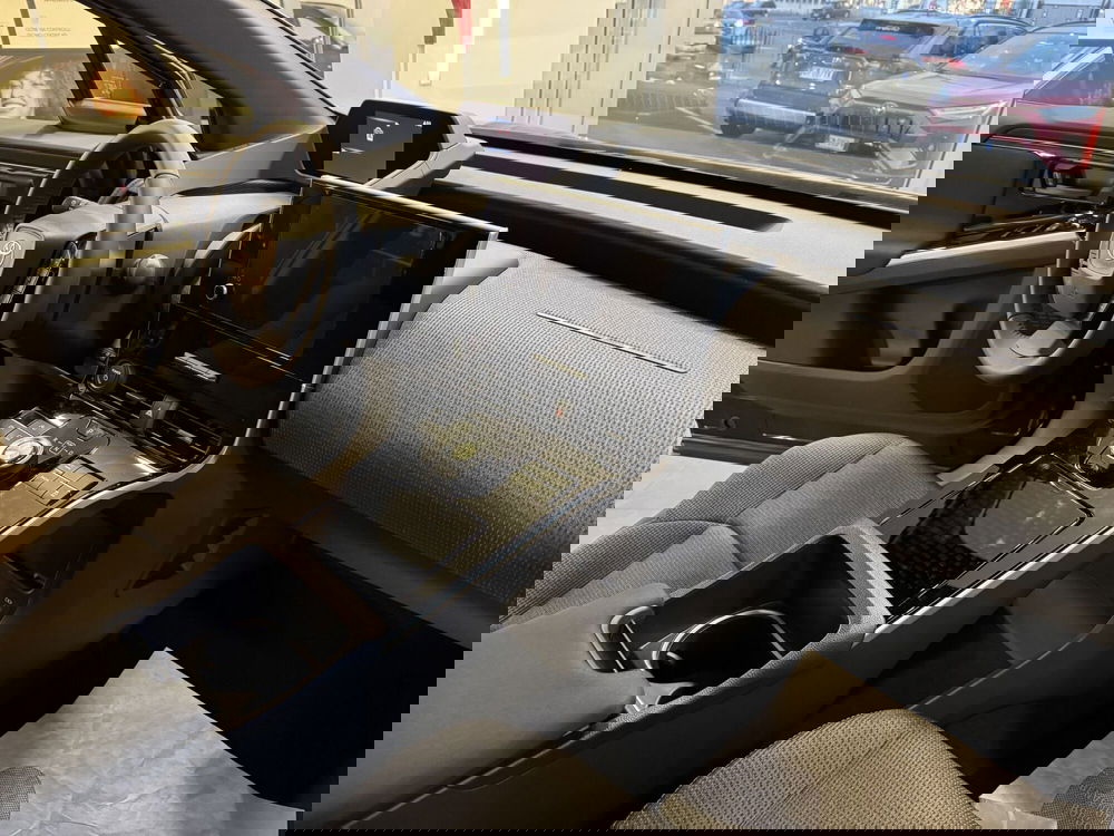 Toyota bZ4X nuova a Como (6)