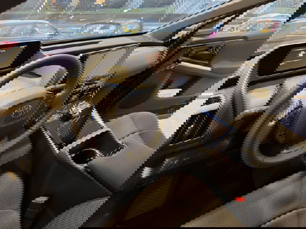 Toyota bZ4X nuova a Como (8)