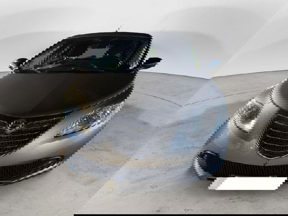 Lancia Ypsilon usata a Salerno (2)