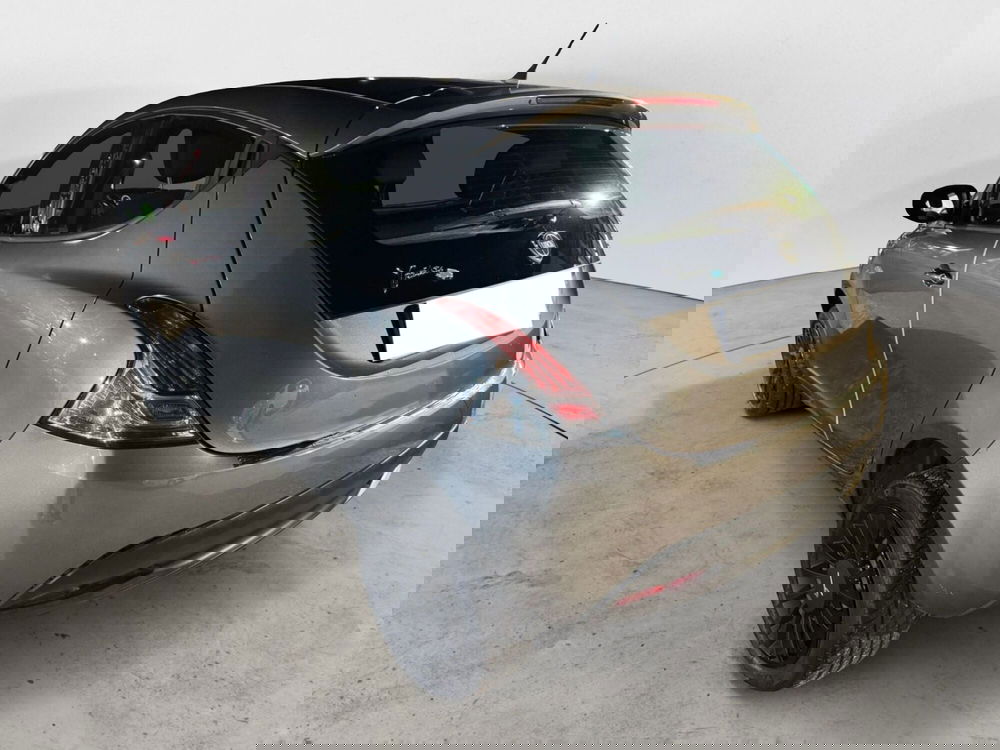 Lancia Ypsilon usata a Salerno (8)