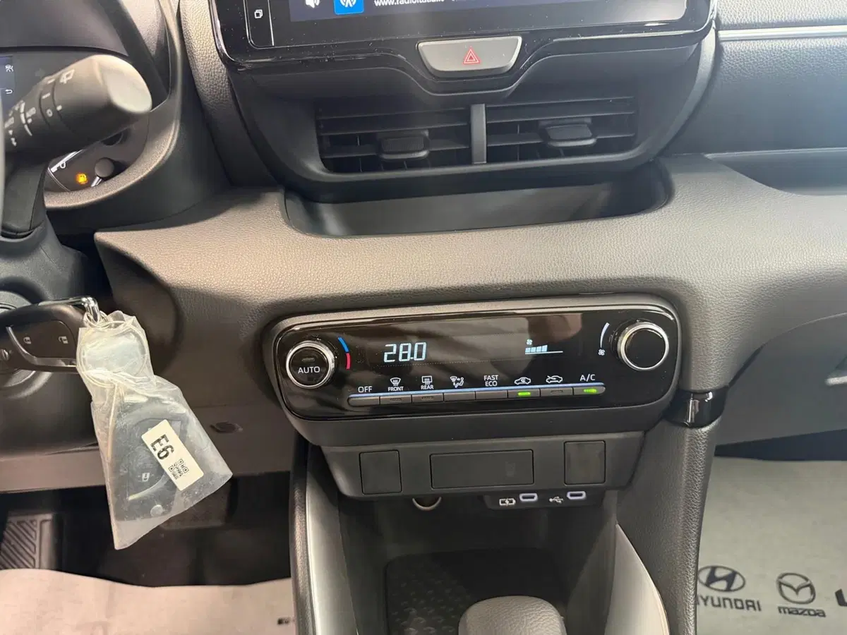 Mazda Mazda2 Hybrid nuova a Napoli (14)