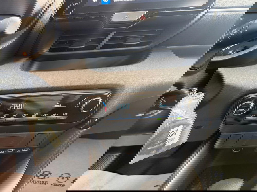 Mazda Mazda2 Hybrid nuova a Napoli (14)