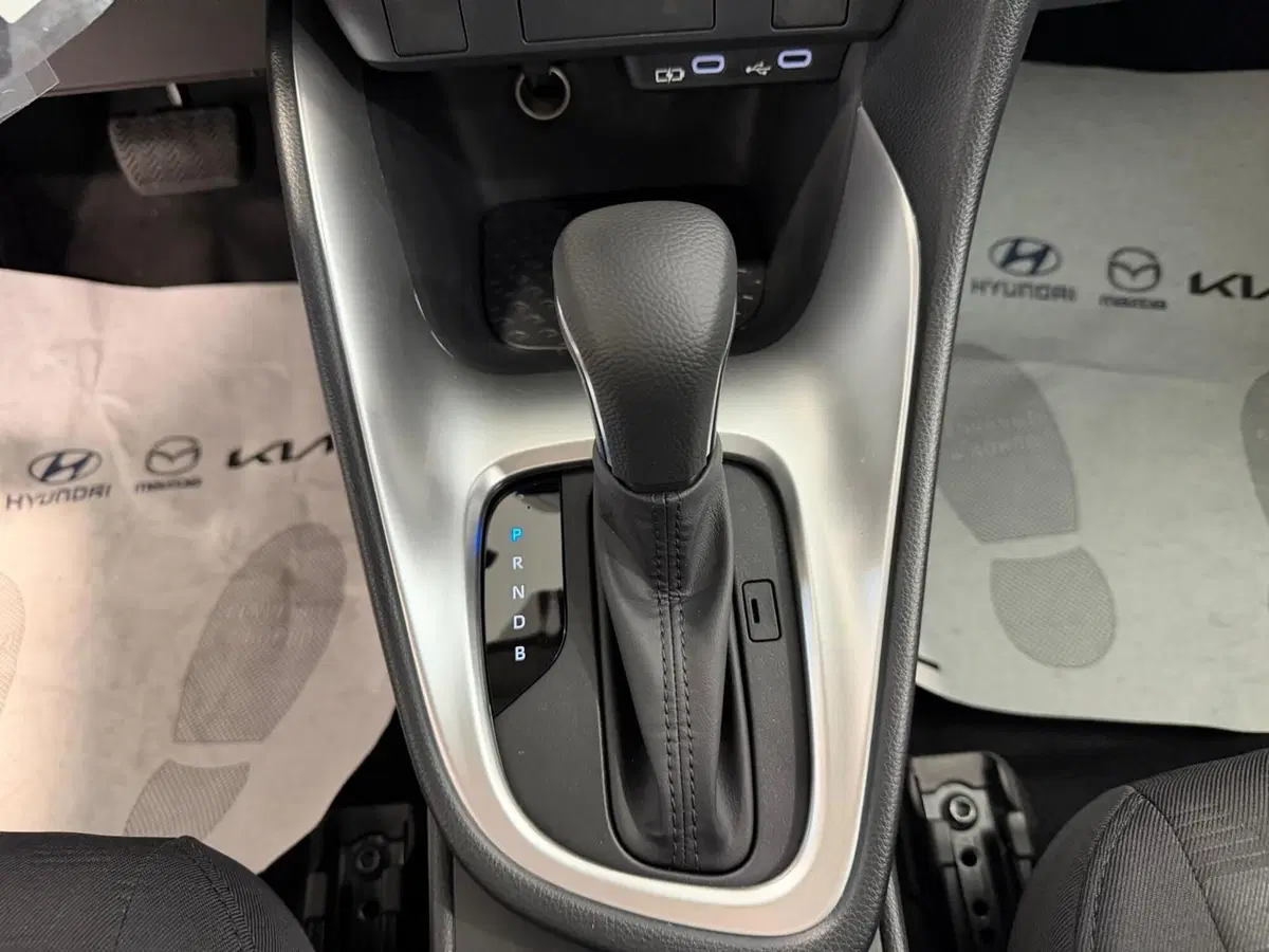 Mazda Mazda2 Hybrid nuova a Napoli (15)