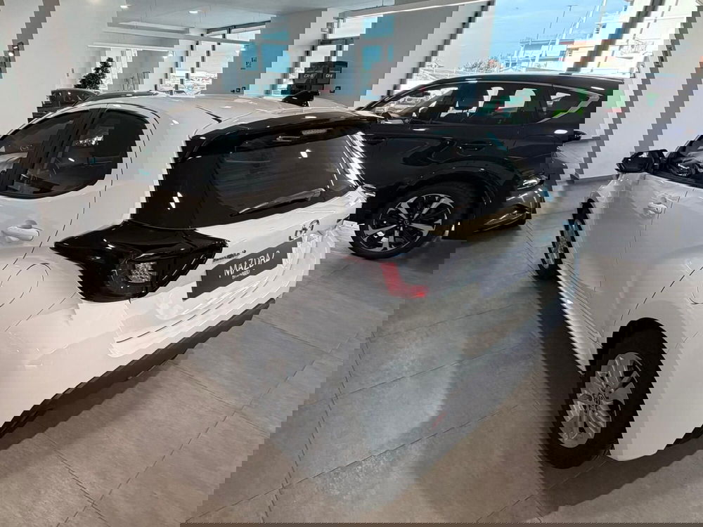 Mazda Mazda2 Hybrid nuova a Napoli (4)