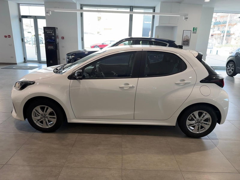 Mazda Mazda2 Hybrid nuova a Napoli (5)