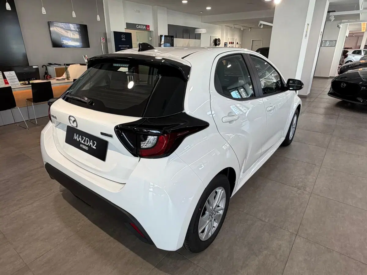 Mazda Mazda2 Hybrid nuova a Napoli (6)