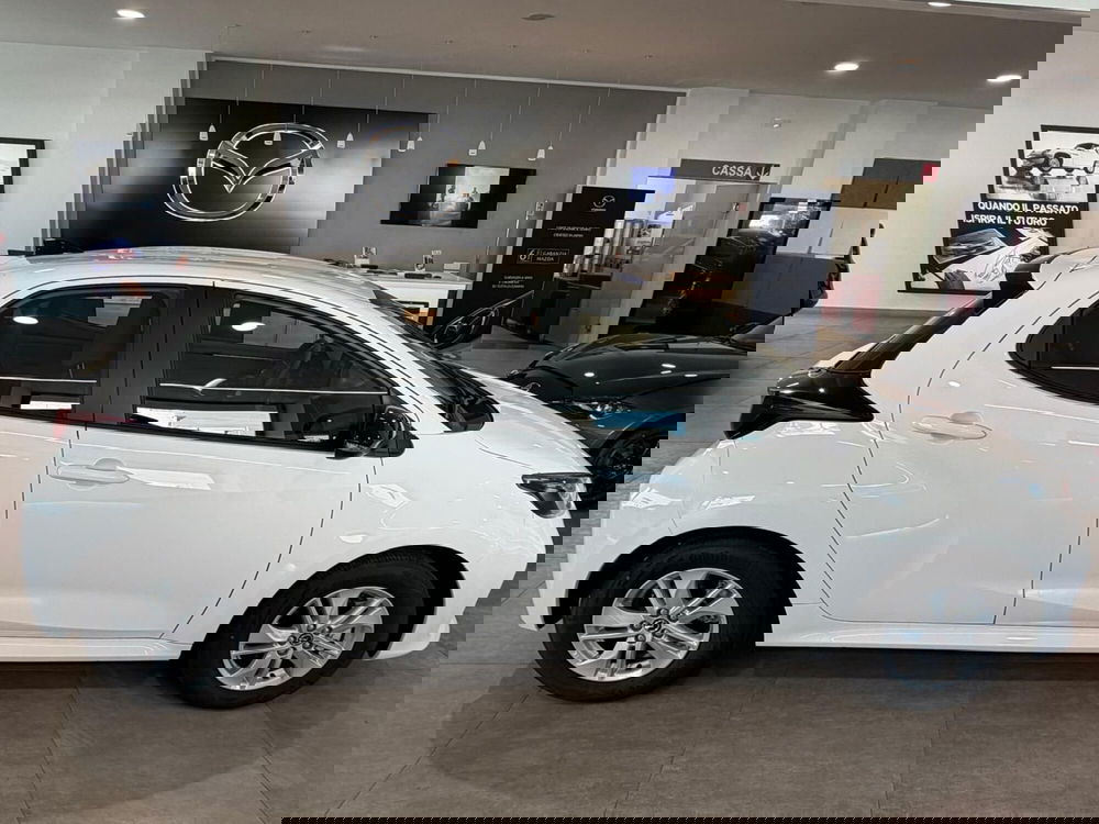 Mazda Mazda2 Hybrid nuova a Napoli (7)