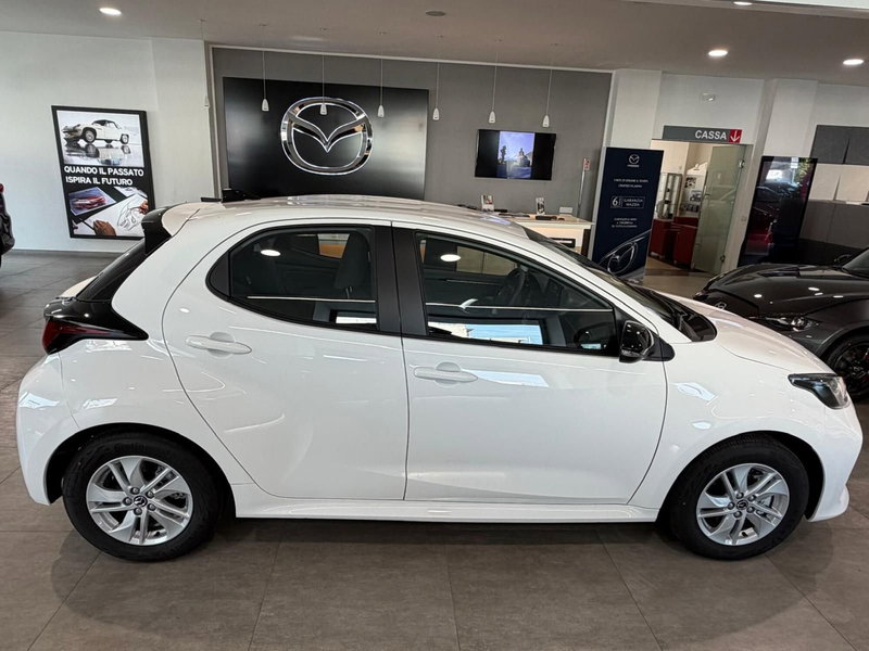 Mazda Mazda2 Hybrid nuova a Napoli (7)