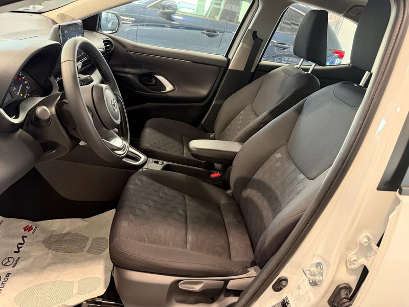 Mazda Mazda2 Hybrid nuova a Napoli (9)
