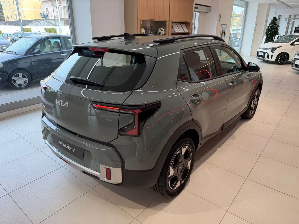 Kia Stonic nuova a Napoli (5)