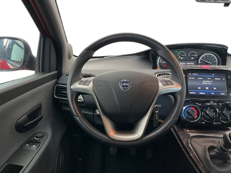 Lancia Ypsilon usata a Torino (11)