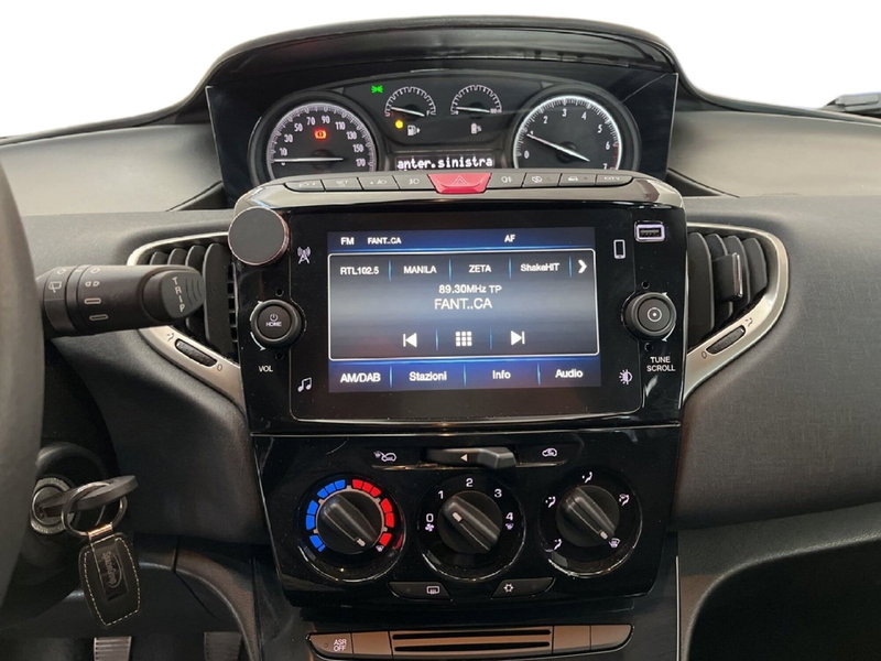 Lancia Ypsilon usata a Torino (12)