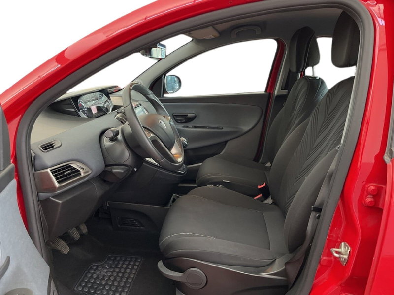 Lancia Ypsilon usata a Torino (9)