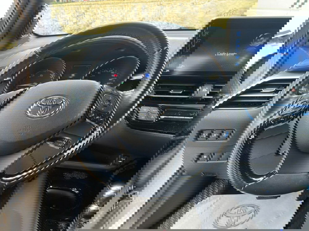 Toyota Toyota C-HR usata a Catania (11)