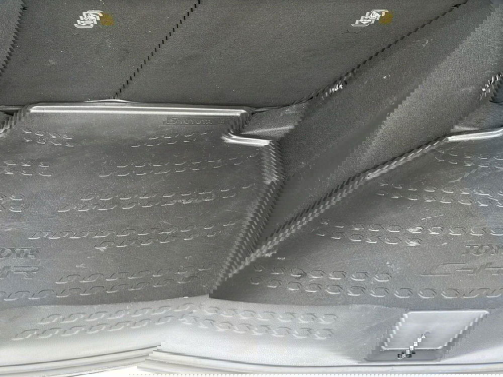 Toyota Toyota C-HR usata a Catania (7)