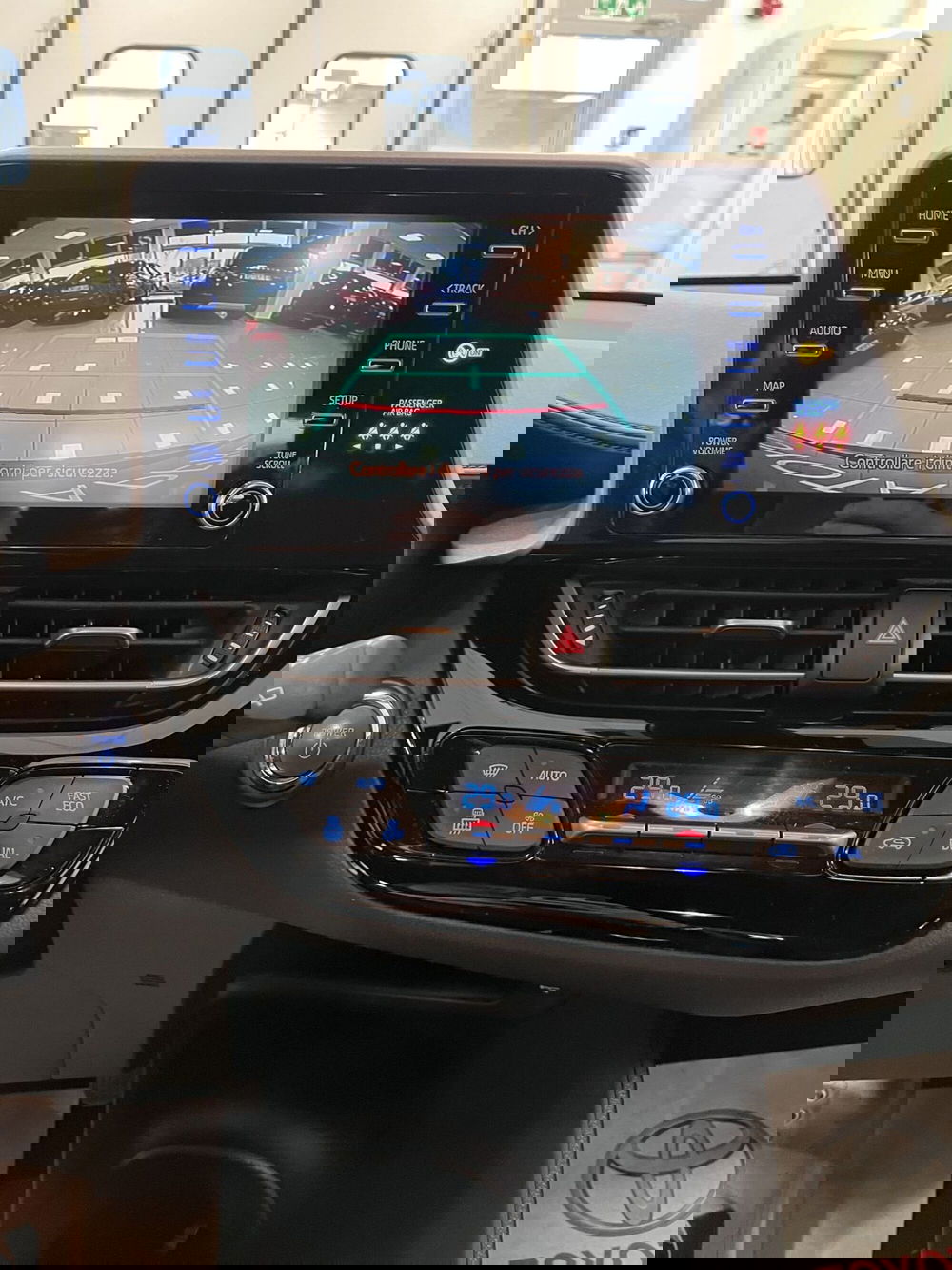 Toyota Toyota C-HR usata a Prato (13)