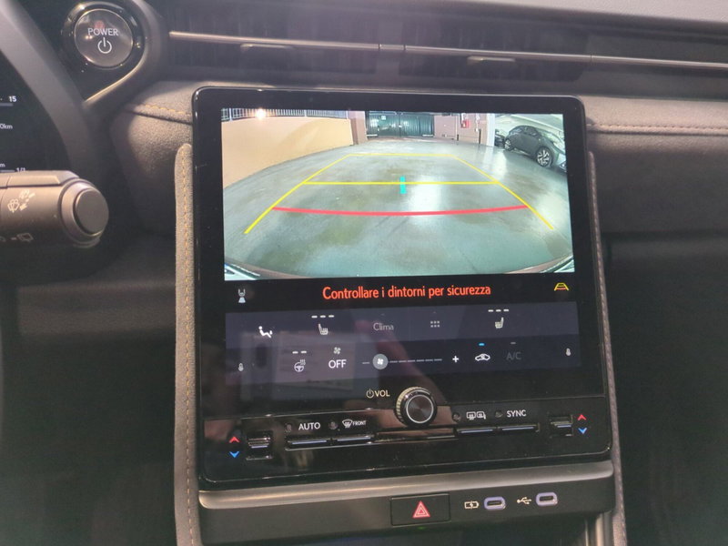 Lexus LBX usata a Milano (14)