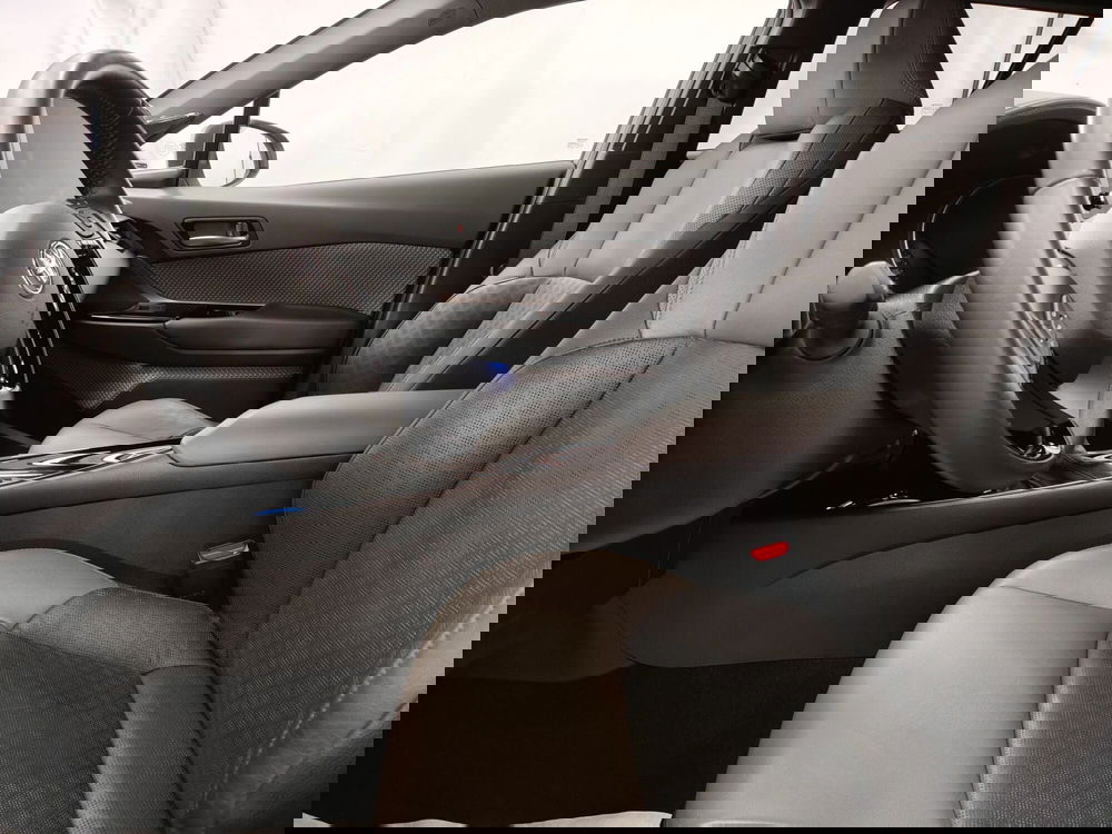 Toyota Toyota C-HR usata a Roma (14)