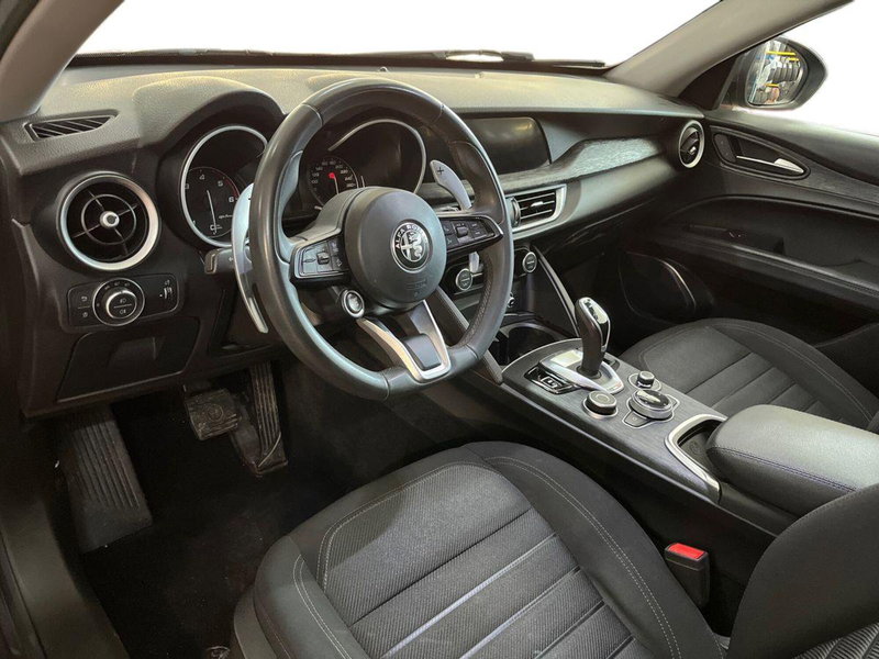 Alfa Romeo Stelvio usata a Bari (10)