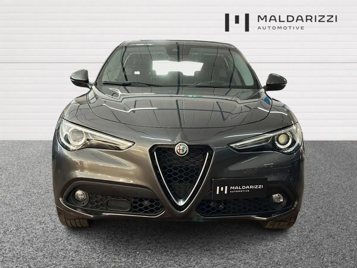 Alfa Romeo Stelvio usata a Bari (2)