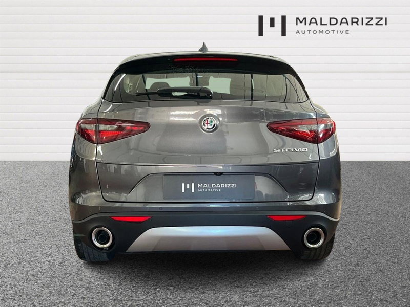 Alfa Romeo Stelvio usata a Bari (3)