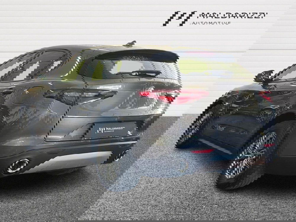 Alfa Romeo Stelvio usata a Bari (4)