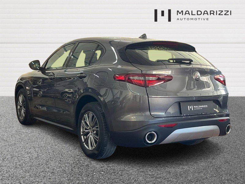 Alfa Romeo Stelvio usata a Bari (4)