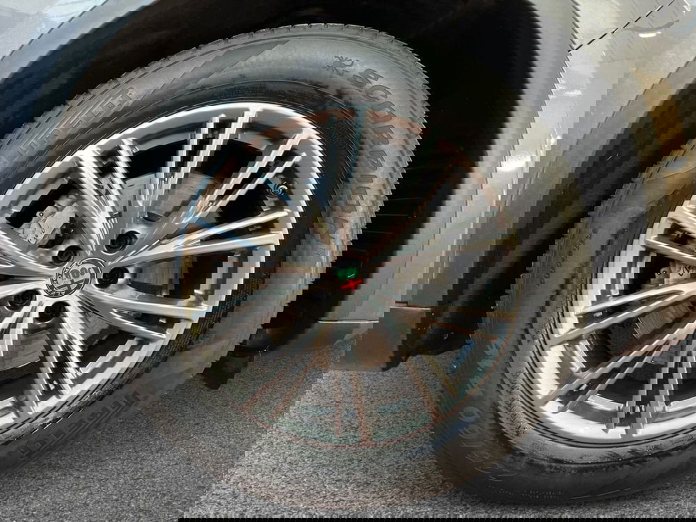 Alfa Romeo Stelvio usata a Bari (6)