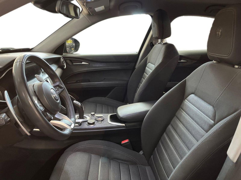 Alfa Romeo Stelvio usata a Bari (7)