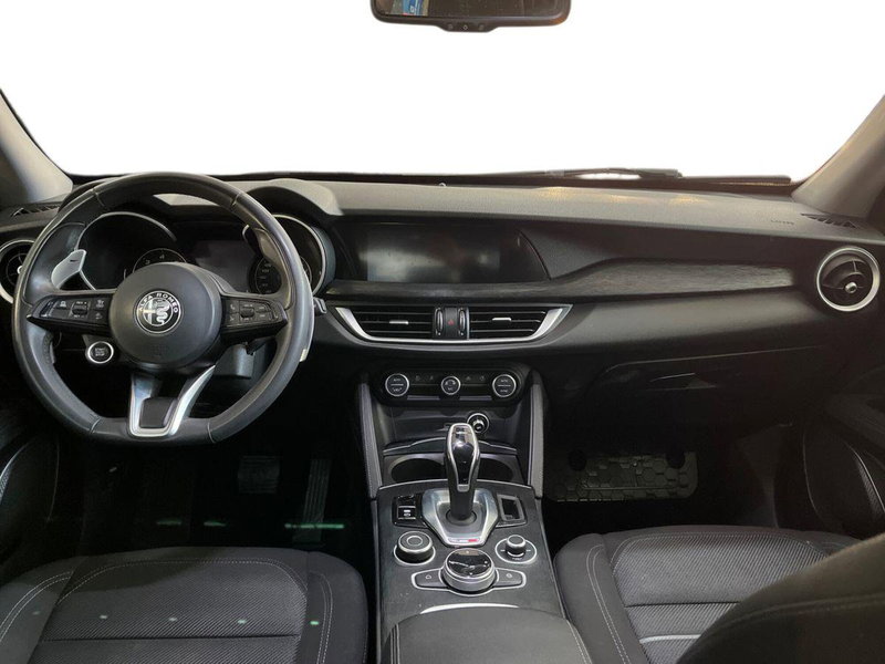 Alfa Romeo Stelvio usata a Bari (8)