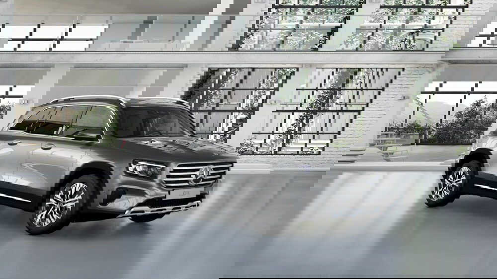 Mercedes-Benz GLB nuova a Pescara (3)