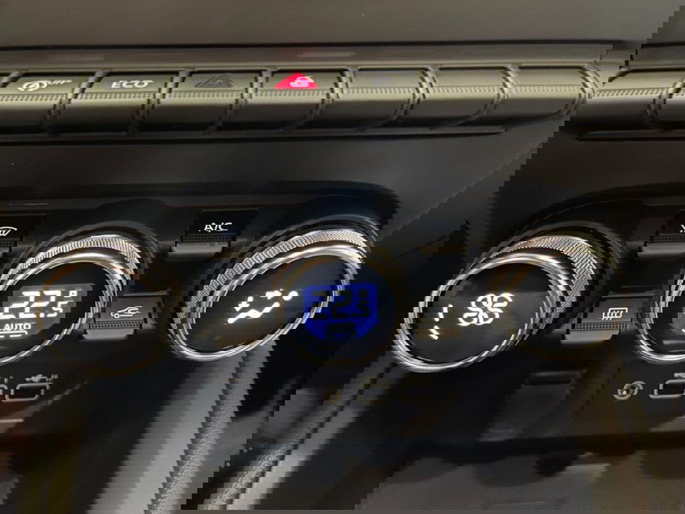 Mitsubishi Colt nuova a Como (9)